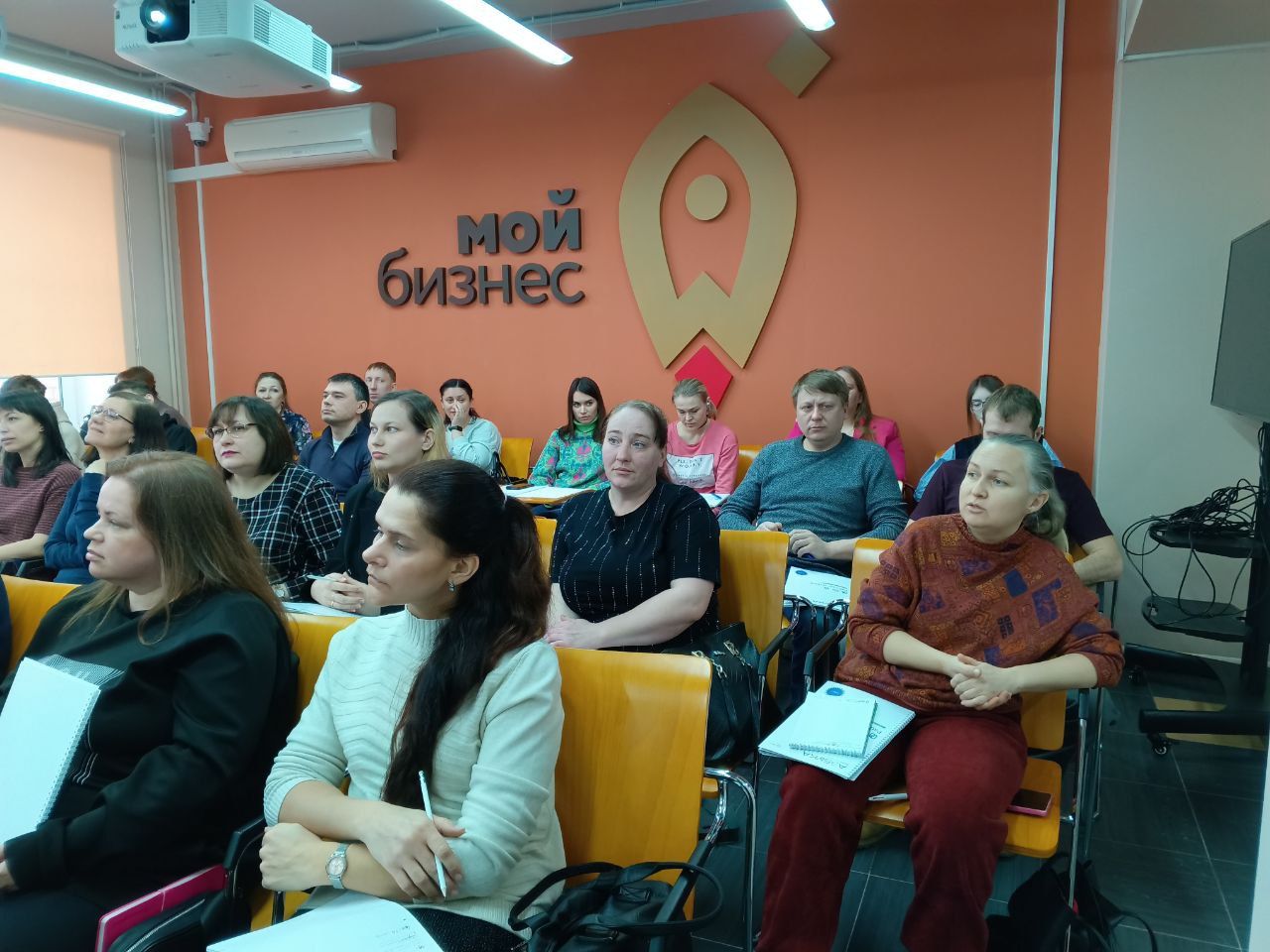 ​Более 1 300 предпринимателей бесплатно освоили бизнес-навыки в центре «Мой бизнес» 
